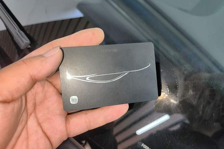 Used Xiaomi Auto SU7 2024 Four-Wheel Drive Ultra-Long Range Advanced Intelligent Driving Max Edition Vehicle Key