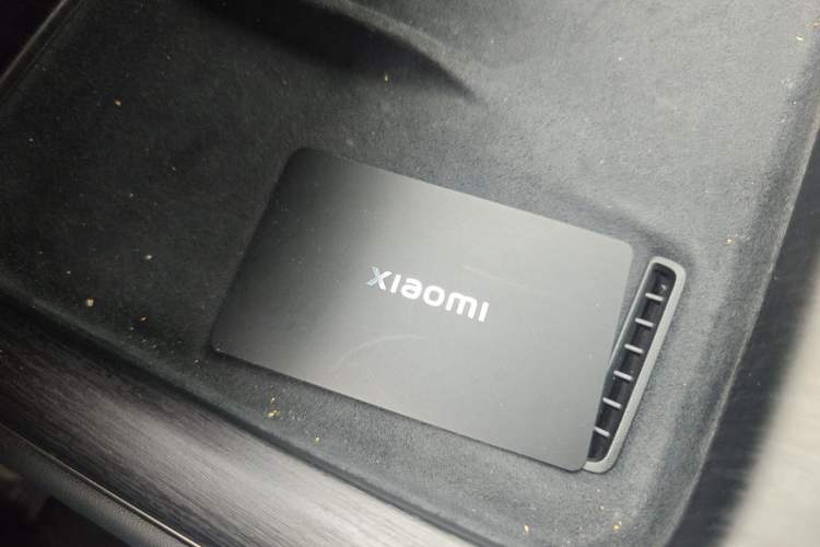 Used Xiaomi Auto SU7 2024 Four-Wheel Drive Ultra-Long Range Advanced Intelligent Driving Max Edition Vehicle Key