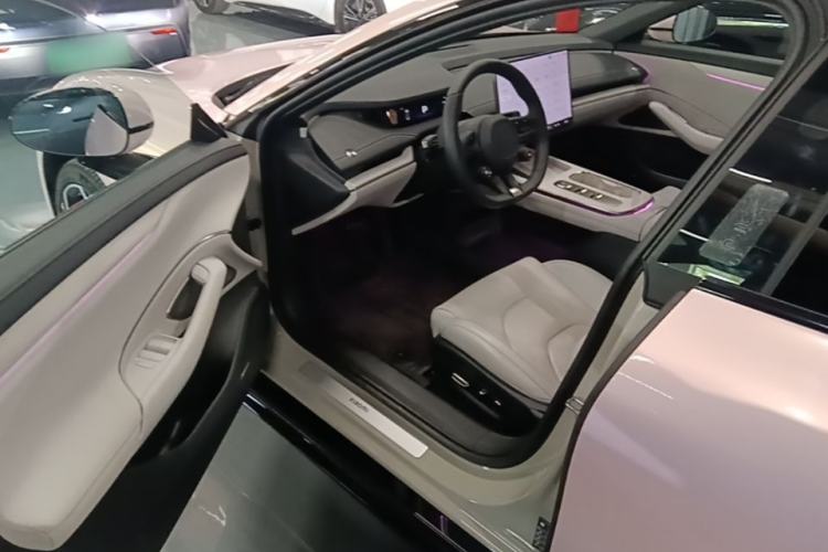 Used Xiaomi Auto SU7 2024 Rear-Drive Long-Range Intelligent Driving Version Driver Seat