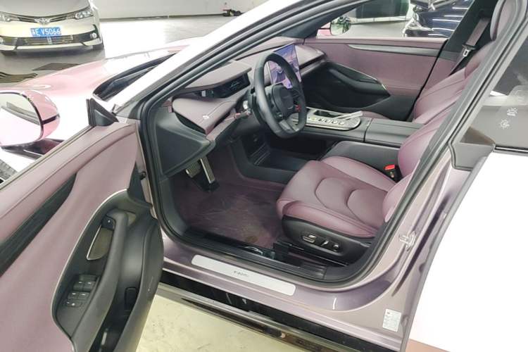 Used Xiaomi Auto SU7 2024 Four-Wheel Drive Ultra-Long Range Advanced Intelligent Driving Max Edition Driver Seat