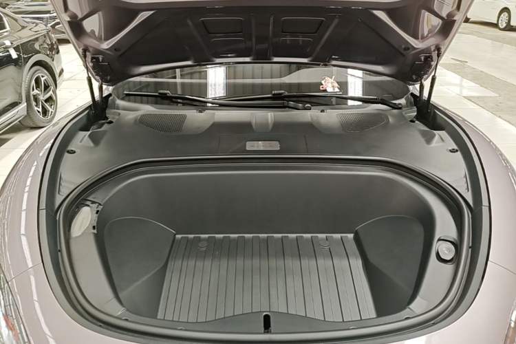 Used Xiaomi Auto SU7 2024 Rear-Drive Long-Range Intelligent Driving Version Engine Bay