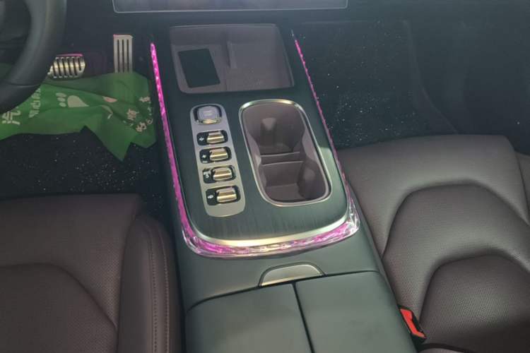 Used Xiaomi Auto SU7 2024 Four-Wheel Drive Ultra-Long Range Advanced Intelligent Driving Max Edition Gear Lever