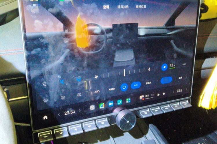 Used Xiaomi Auto SU7 2024 Four-Wheel Drive Ultra-Long Range Advanced Intelligent Driving Max Edition Audio And AC Panel