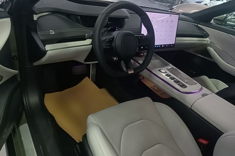 Used Xiaomi Auto SU7 2024 Four-Wheel Drive Ultra-Long Range Advanced Intelligent Driving Max Edition Center Console
