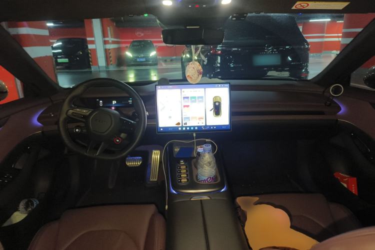 Used Xiaomi Auto SU7 2024 Four-Wheel Drive Ultra-Long Range Advanced Intelligent Driving Max Edition Center Console