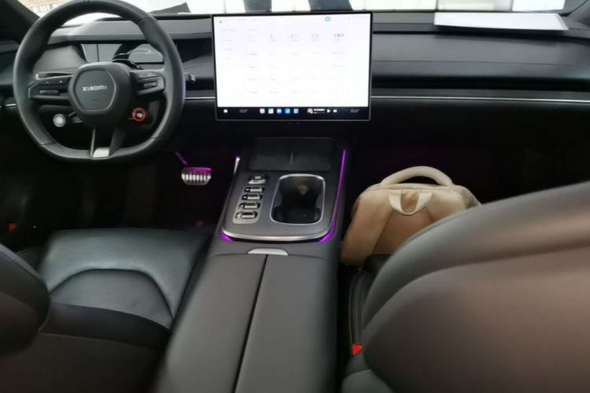 Used Xiaomi Auto SU7 2024 Four-Wheel Drive Ultra-Long Range Advanced Intelligent Driving Max Edition Center Console