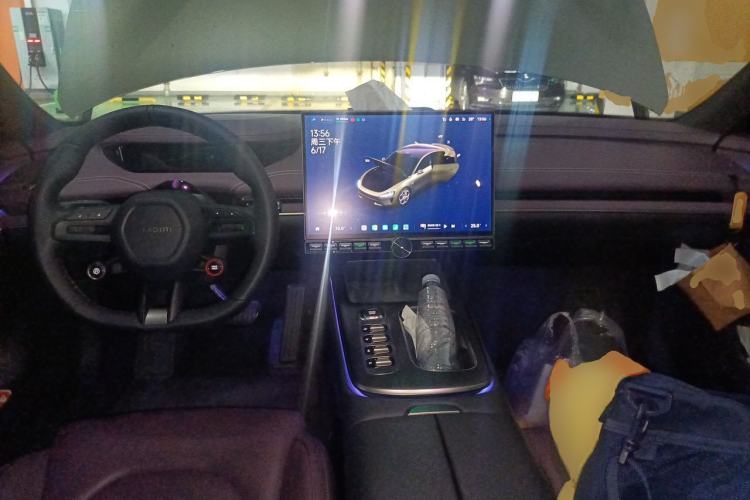 Used Xiaomi Auto SU7 2024 Rear-Drive Ultra-Long Range Advanced Pro-Level Intelligent Driving Version Center Console