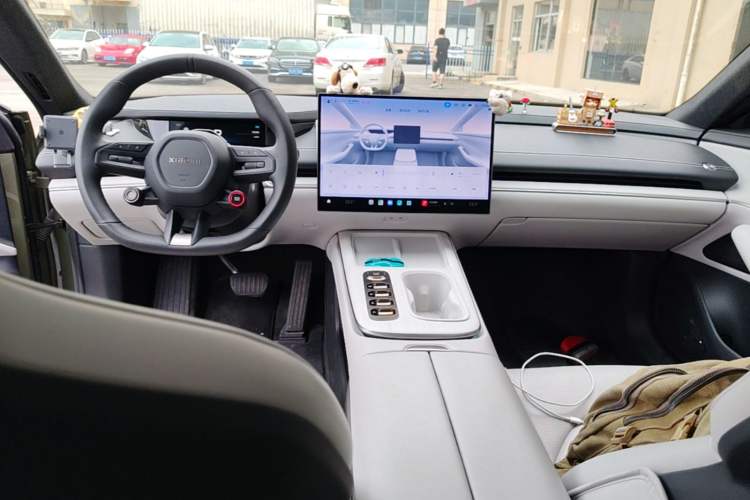 Used Xiaomi Auto SU7 2024 Rear-Drive Ultra-Long Range Advanced Pro-Level Intelligent Driving Version Center Console