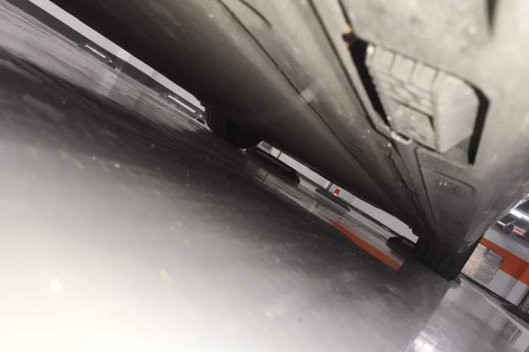 Used Xiaomi Auto SU7 2024 Four-Wheel Drive Ultra-Long Range Advanced Intelligent Driving Max Edition Chassis Front Left