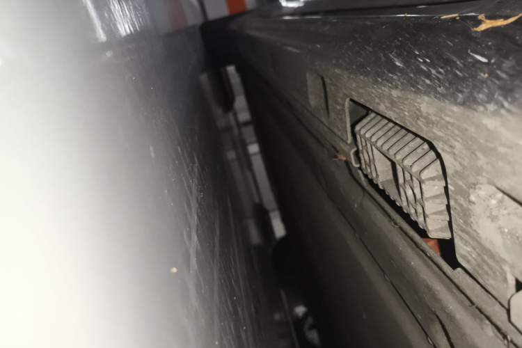 Used Xiaomi Auto SU7 2024 Four-Wheel Drive Ultra-Long Range Advanced Intelligent Driving Max Edition Chassis Front Right