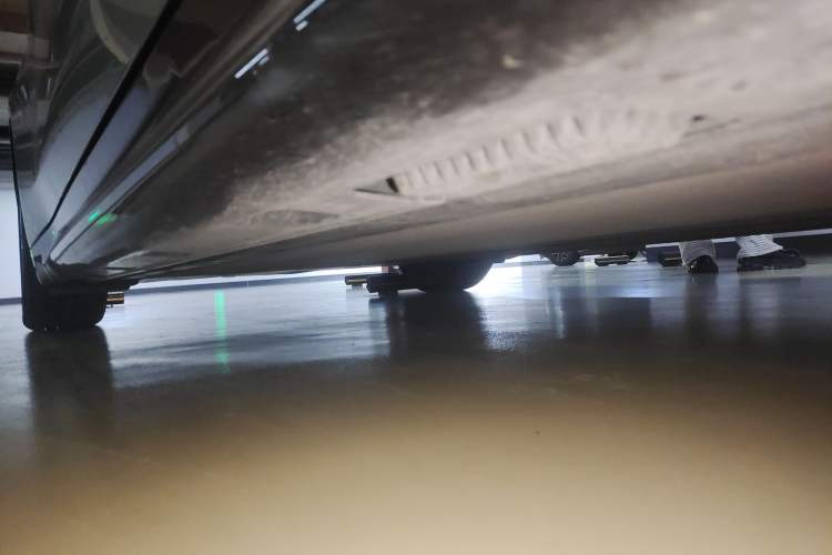 Used Xiaomi Auto SU7 2024 Rear-Drive Standard Founder Edition Chassis Front Right