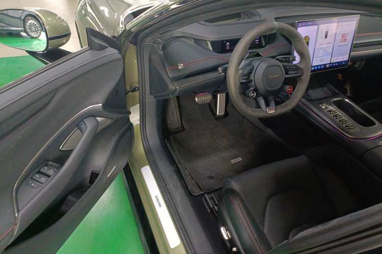 Used Xiaomi Auto SU7 2024 Four-Wheel Drive Ultra-Long Range Advanced Intelligent Driving Max Edition Driver Seat