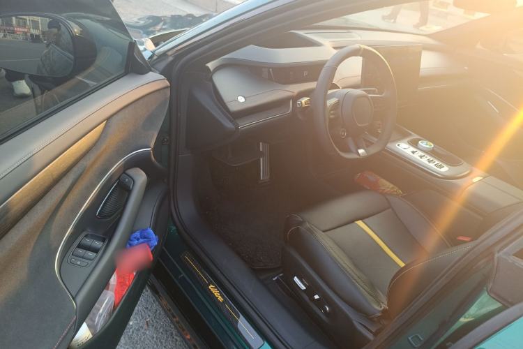 Used Xiaomi Auto SU7 2024 Four-Wheel Drive Ultra-Long Range Advanced Intelligent Driving Max Edition Driver Seat