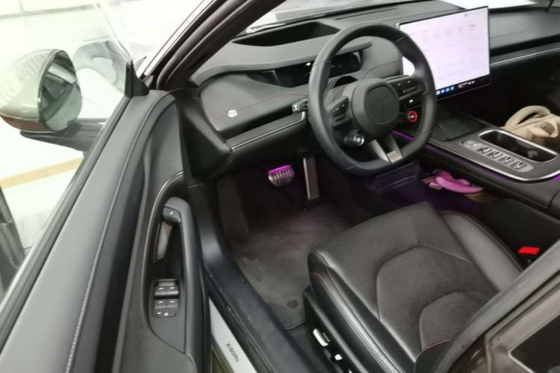 Used Xiaomi Auto SU7 2024 Four-Wheel Drive Ultra-Long Range Advanced Intelligent Driving Max Edition Driver Seat