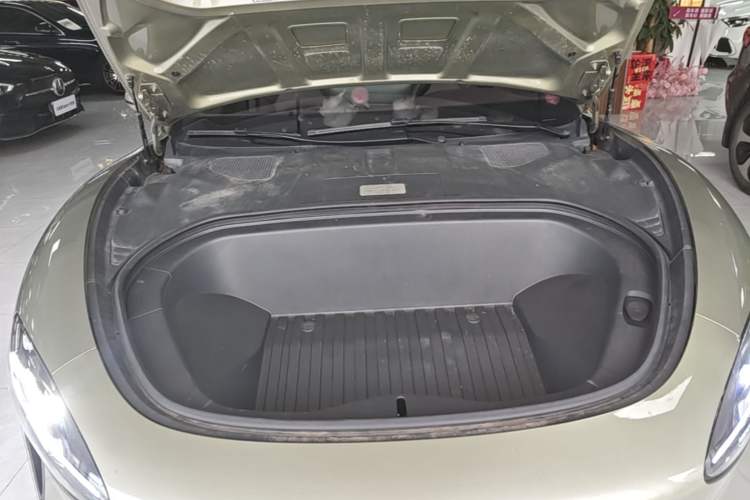 Used Xiaomi Auto SU7 2024 Rear-Drive Long-Range Intelligent Driving Version Engine Bay
