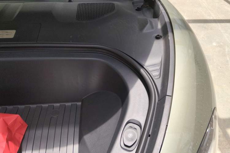 Used Xiaomi Auto SU7 2024 Rear-Drive Long-Range Intelligent Driving Version Engine Bay Left