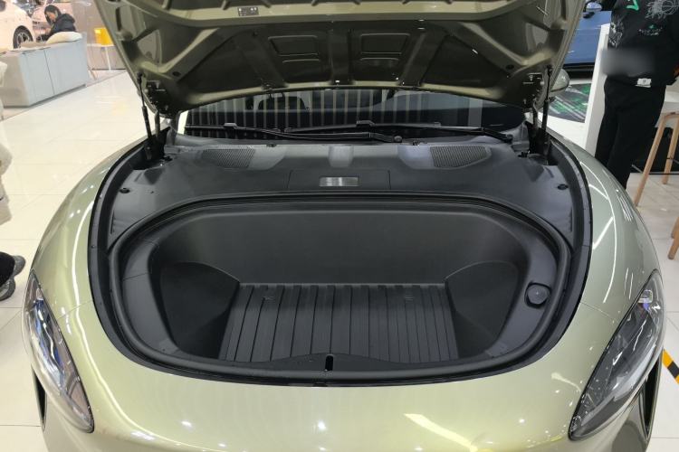 Used Xiaomi Auto SU7 2024 Rear-Drive Long-Range Intelligent Driving Version Engine Bay