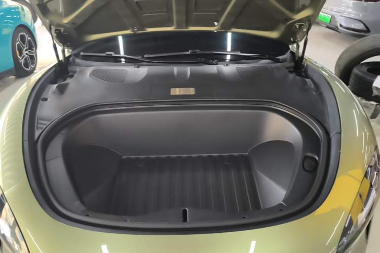 Used Xiaomi Auto SU7 2024 Rear-Drive Long-Range Intelligent Driving Version Engine Bay