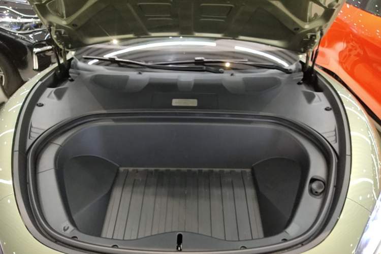 Used Xiaomi Auto SU7 2024 Rear-Drive Long-Range Intelligent Driving Version Engine Bay