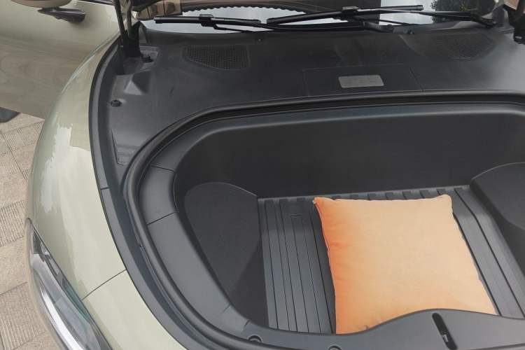Used Xiaomi Auto SU7 2024 Four-Wheel Drive Ultra-Long Range Advanced Intelligent Driving Max Edition Engine Bay Right