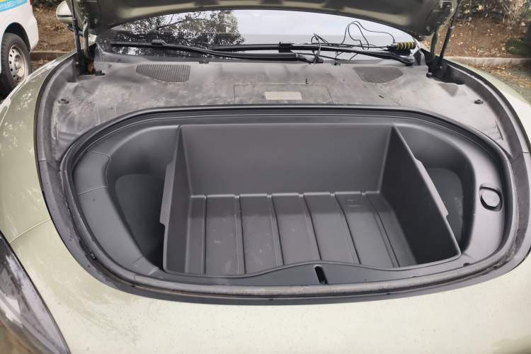 Used Xiaomi Auto SU7 2024 Rear-Drive Ultra-Long Range Advanced Pro-Level Intelligent Driving Version Engine Bay Right