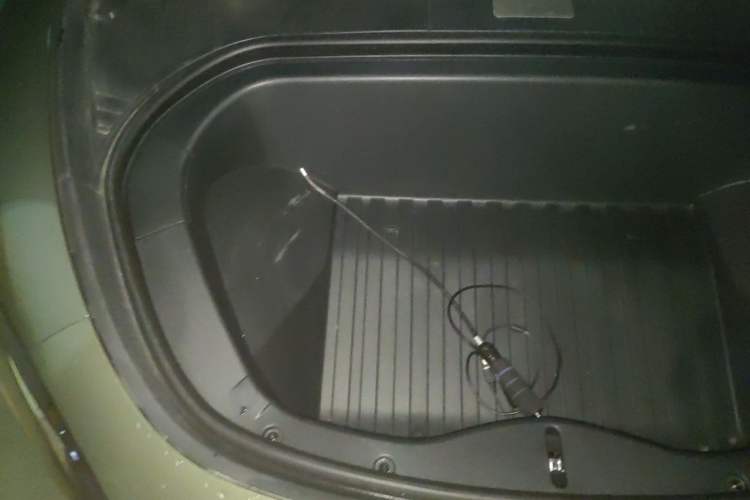 Used Xiaomi Auto SU7 2024 Rear-Drive Long-Range Intelligent Driving Version Engine Bay Right