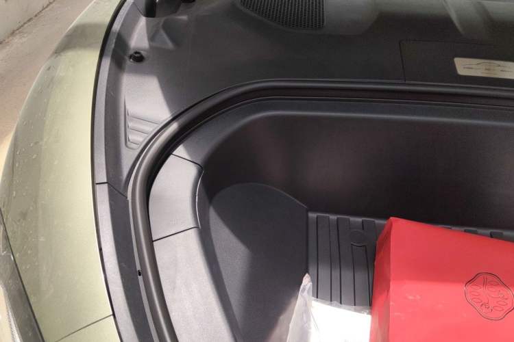 Used Xiaomi Auto SU7 2024 Rear-Drive Long-Range Intelligent Driving Version Engine Bay Right
