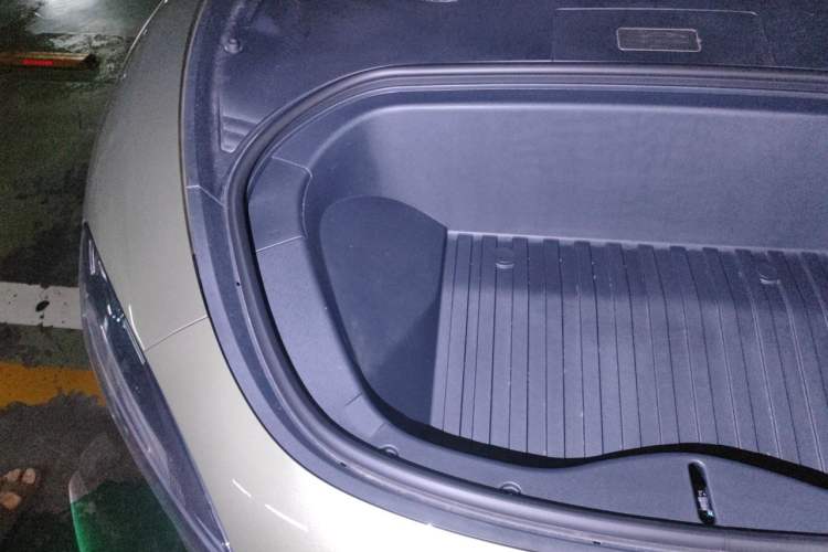 Used Xiaomi Auto SU7 2024 Rear-Drive Long-Range Intelligent Driving Version Engine Bay Right