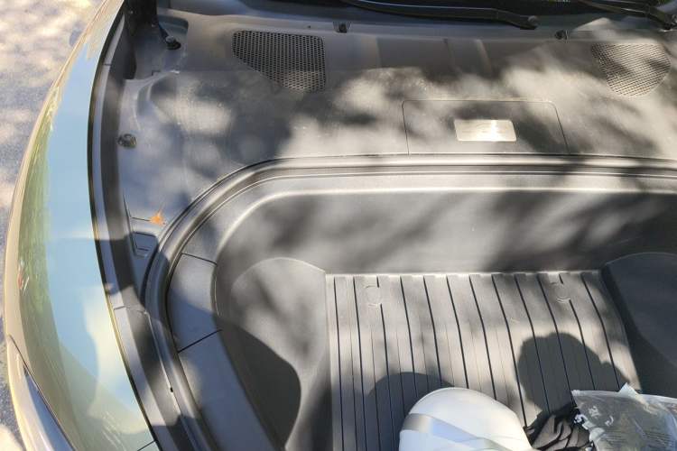 Used Xiaomi Auto SU7 2024 Four-Wheel Drive Ultra-Long Range Advanced Intelligent Driving Max Edition Engine Bay Right