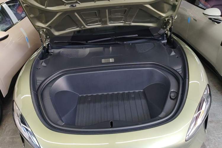 Used Xiaomi Auto SU7 2024 Rear-Drive Long-Range Intelligent Driving Version Engine Bay