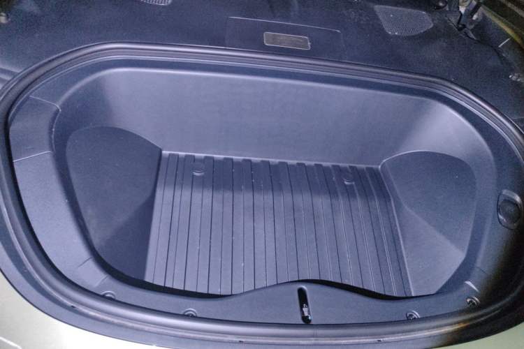 Used Xiaomi Auto SU7 2024 Rear-Drive Long-Range Intelligent Driving Version Engine Bay