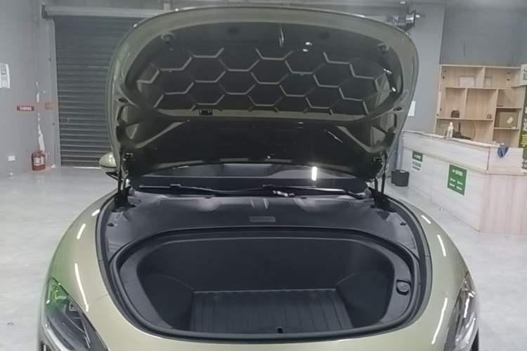Used Xiaomi Auto SU7 2024 Rear-Drive Long-Range Intelligent Driving Version Engine Bay