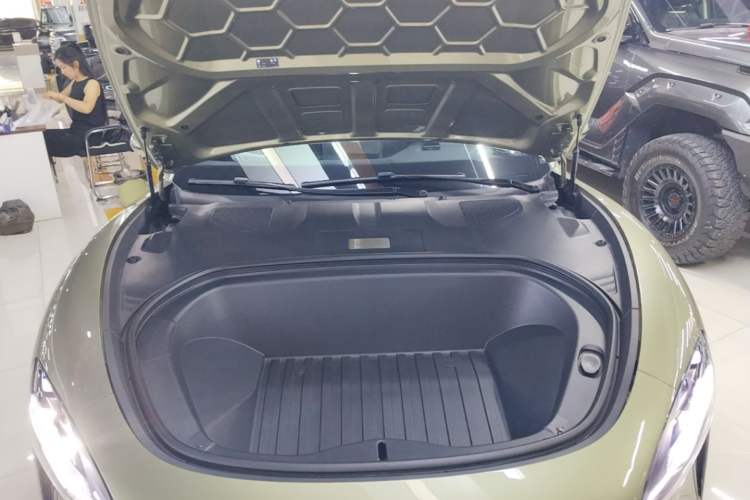 Used Xiaomi Auto SU7 2024 Rear-Drive Ultra-Long Range Advanced Pro-Level Intelligent Driving Version Engine Bay