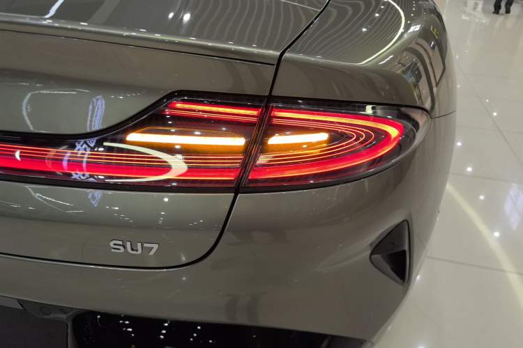 Used Xiaomi Auto SU7 2024 Rear-Drive Long-Range Intelligent Driving Version Exterior 1