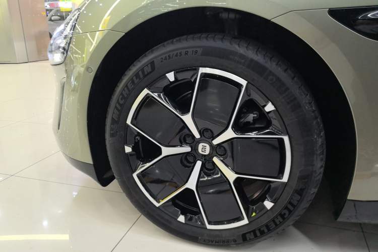 Used Xiaomi Auto SU7 2024 Rear-Drive Long-Range Intelligent Driving Version Exterior 2