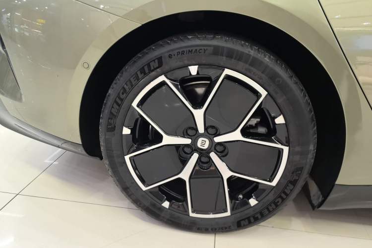 Used Xiaomi Auto SU7 2024 Rear-Drive Long-Range Intelligent Driving Version Exterior 3