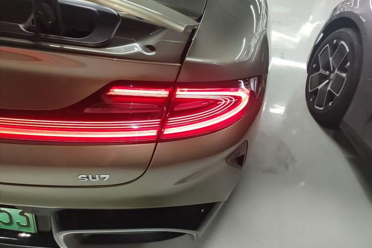 Used Xiaomi Auto SU7 2024 Rear-Drive Ultra-Long Range Advanced Pro-Level Intelligent Driving Version Exterior 3