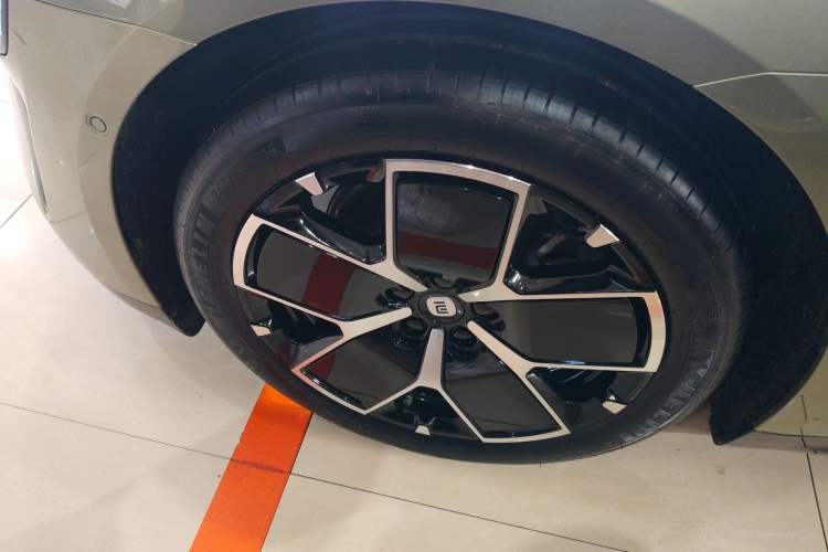 Used Xiaomi Auto SU7 2024 Rear-Drive Long-Range Intelligent Driving Version Exterior 4