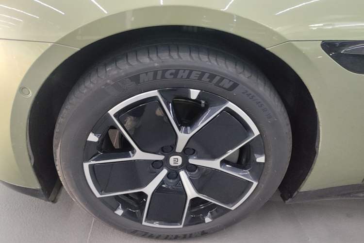 Used Xiaomi Auto SU7 2024 Rear-Drive Ultra-Long Range Advanced Pro-Level Intelligent Driving Version Exterior 4