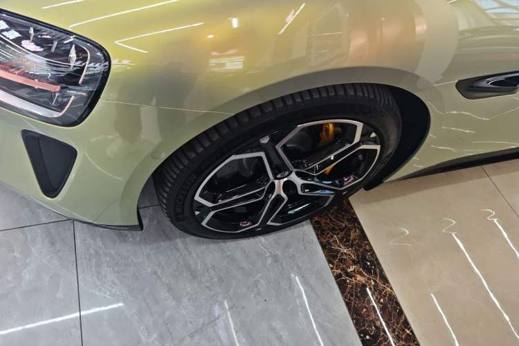 Used Xiaomi Auto SU7 2024 Four-Wheel Drive Ultra-Long Range Advanced Intelligent Driving Max Edition Exterior 4