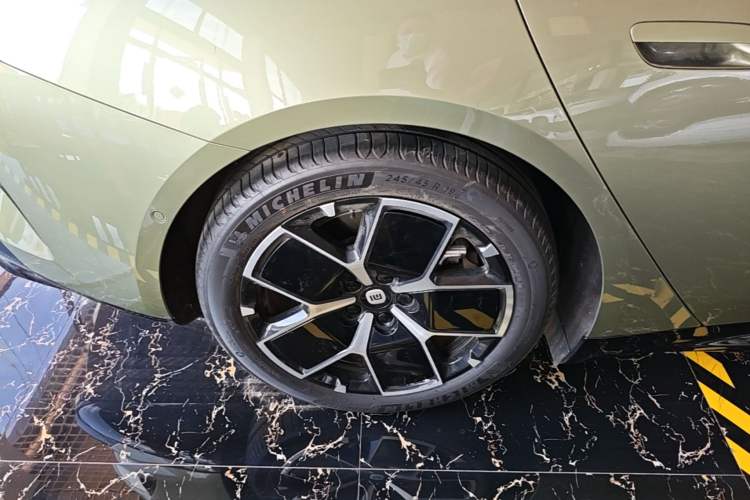Used Xiaomi Auto SU7 2024 Rear-Drive Long-Range Intelligent Driving Version Exterior 5