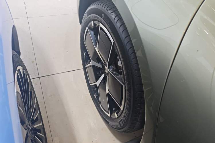 Used Xiaomi Auto SU7 2024 Rear-Drive Long-Range Intelligent Driving Version Exterior 5
