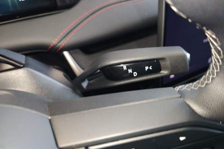 Used Xiaomi Auto SU7 2024 Rear-Drive Long-Range Intelligent Driving Version Gear Lever