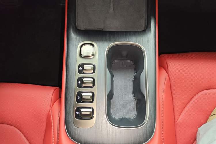 Used Xiaomi Auto SU7 2024 Four-Wheel Drive Ultra-Long Range Advanced Intelligent Driving Max Edition Gear Lever
