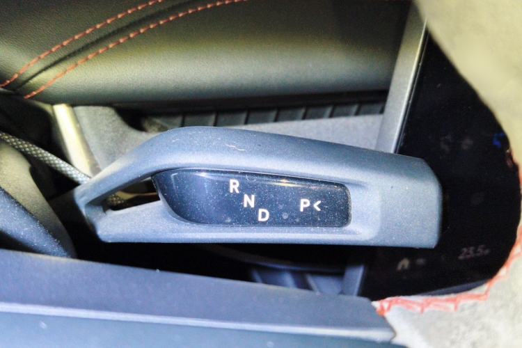 Used Xiaomi Auto SU7 2024 Four-Wheel Drive Ultra-Long Range Advanced Intelligent Driving Max Edition Gear Lever