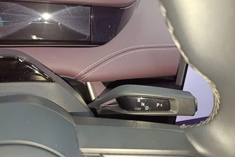 Used Xiaomi Auto SU7 2024 Rear-Drive Ultra-Long Range Advanced Pro-Level Intelligent Driving Version Gear Lever