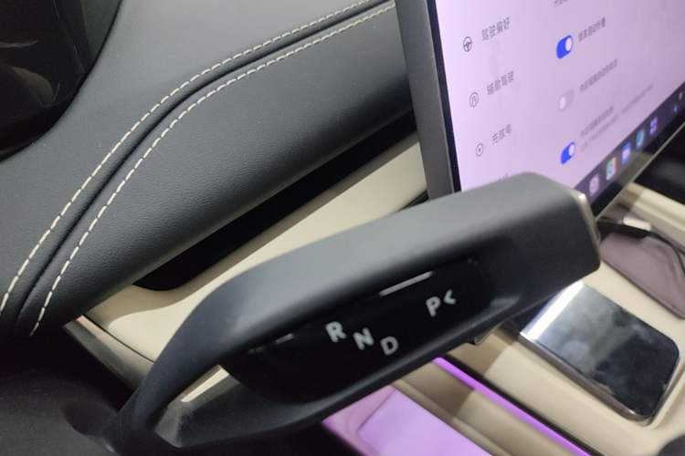 Used Xiaomi Auto SU7 2024 Rear-Drive Ultra-Long Range Advanced Pro-Level Intelligent Driving Version Gear Lever
