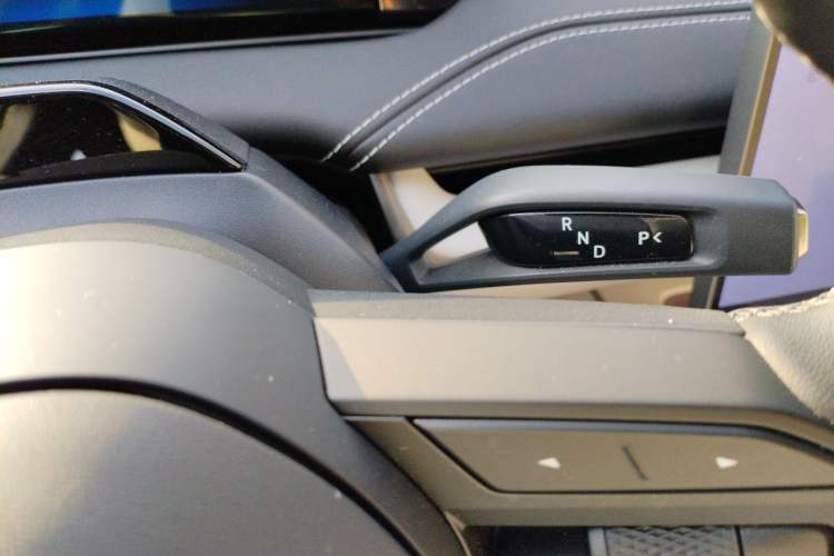 Used Xiaomi Auto SU7 2024 Rear-Drive Ultra-Long Range Advanced Pro-Level Intelligent Driving Version Gear Lever