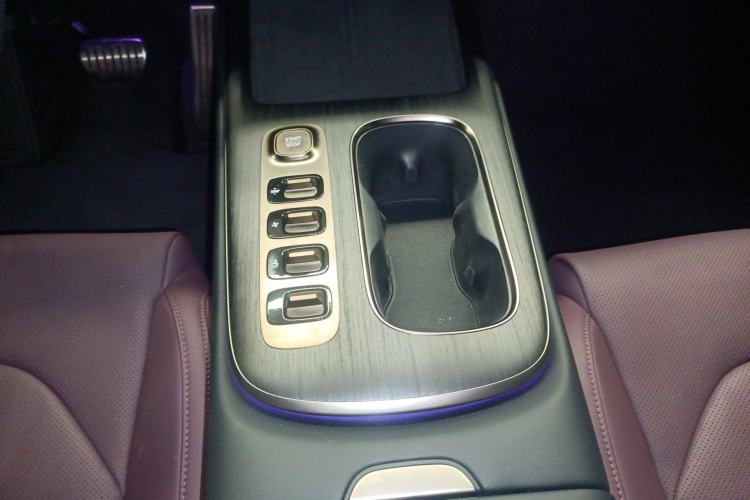 Used Xiaomi Auto SU7 2024 Four-Wheel Drive Ultra-Long Range Advanced Intelligent Driving Max Edition Gear Lever