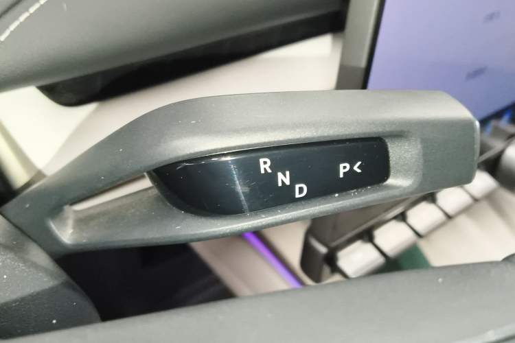 Used Xiaomi Auto SU7 2024 Four-Wheel Drive Ultra-Long Range Advanced Intelligent Driving Max Edition Gear Lever